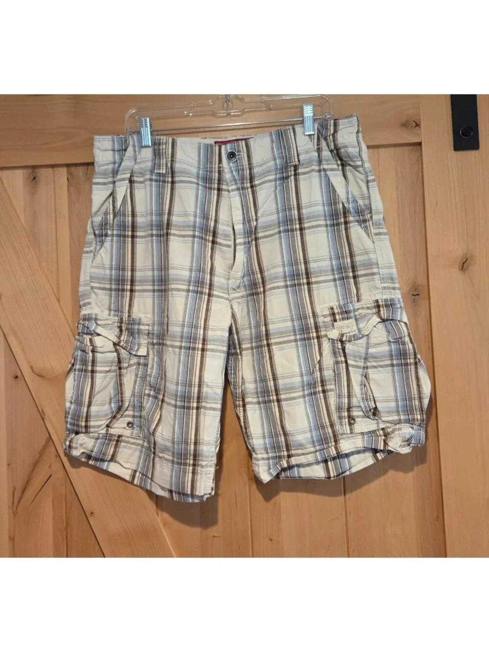 Levi Men’s Plaid Cargo shorts 36 x 10 Brown Blue Skater